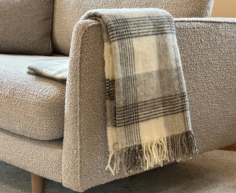 100% Lambswool Tartan Throw Grey